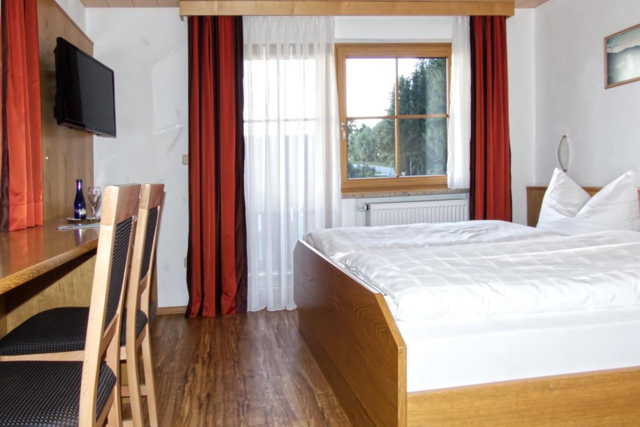 Garnihotel Zur Linde - Bayerischer Wald - Aktivcard Mit 154 Kostenfreien Leistungen - Kostenloser Parkplatz 로베르크 외부 사진