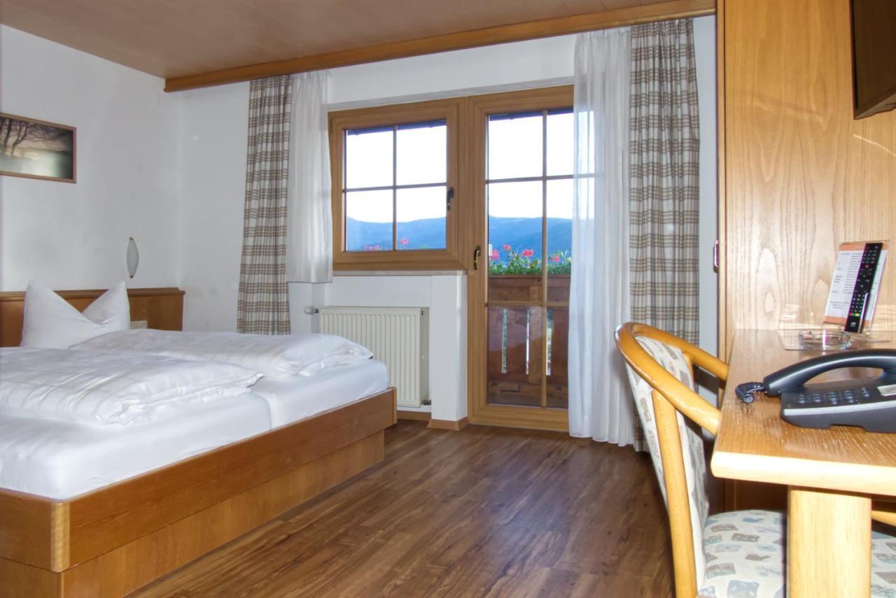 Garnihotel Zur Linde - Bayerischer Wald - Aktivcard Mit 154 Kostenfreien Leistungen - Kostenloser Parkplatz 로베르크 외부 사진